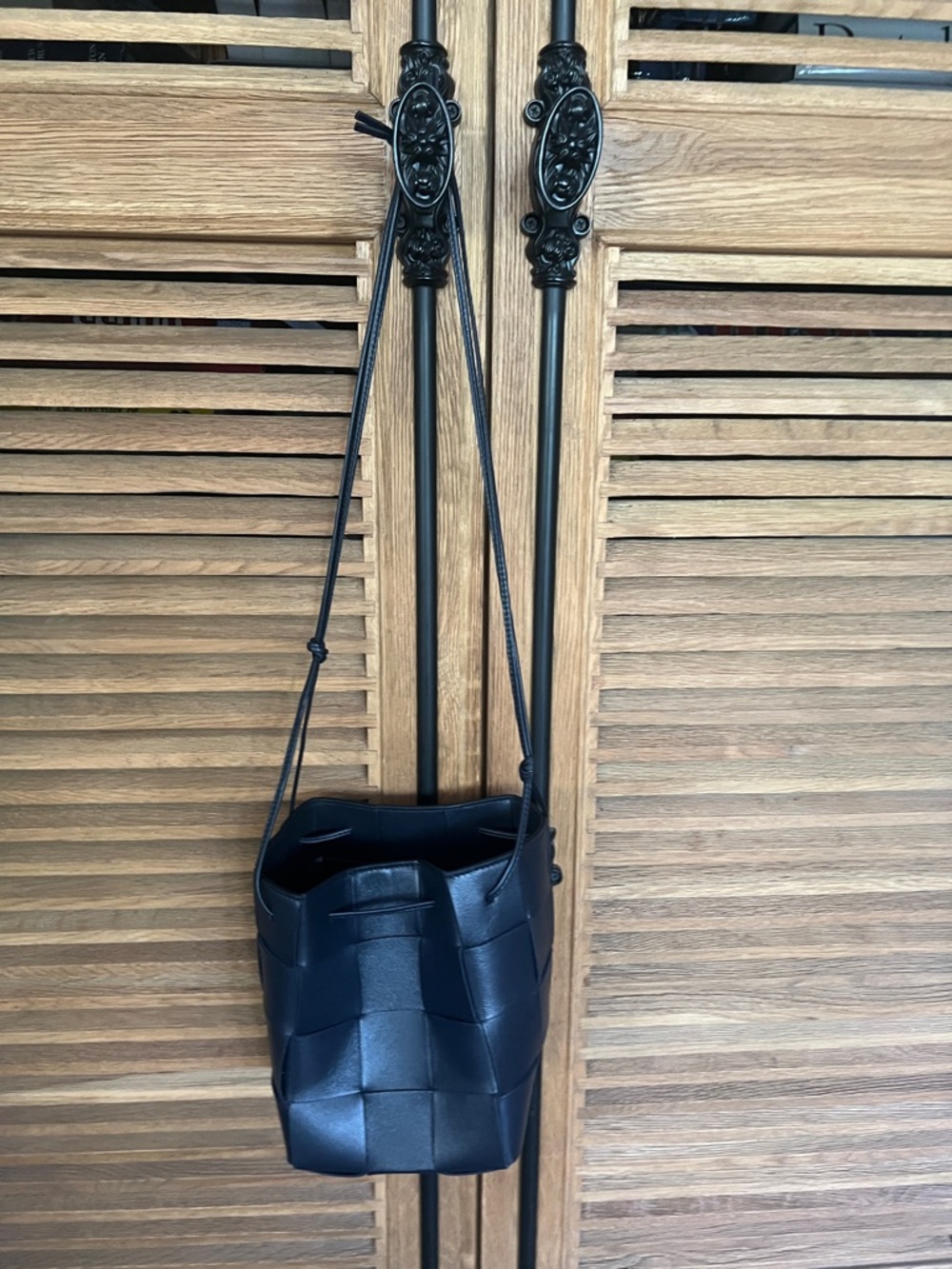 Bottega Veneta Dark Blue Intrecciato Leather bucket Bag - Picture 4 of 7